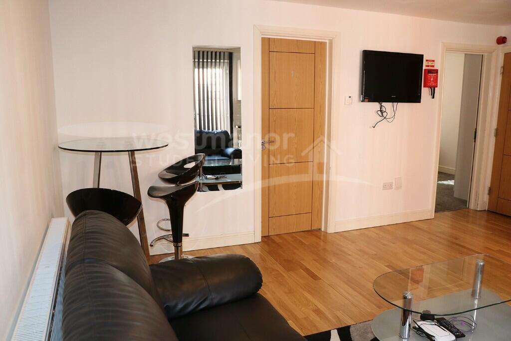 FLAT 7