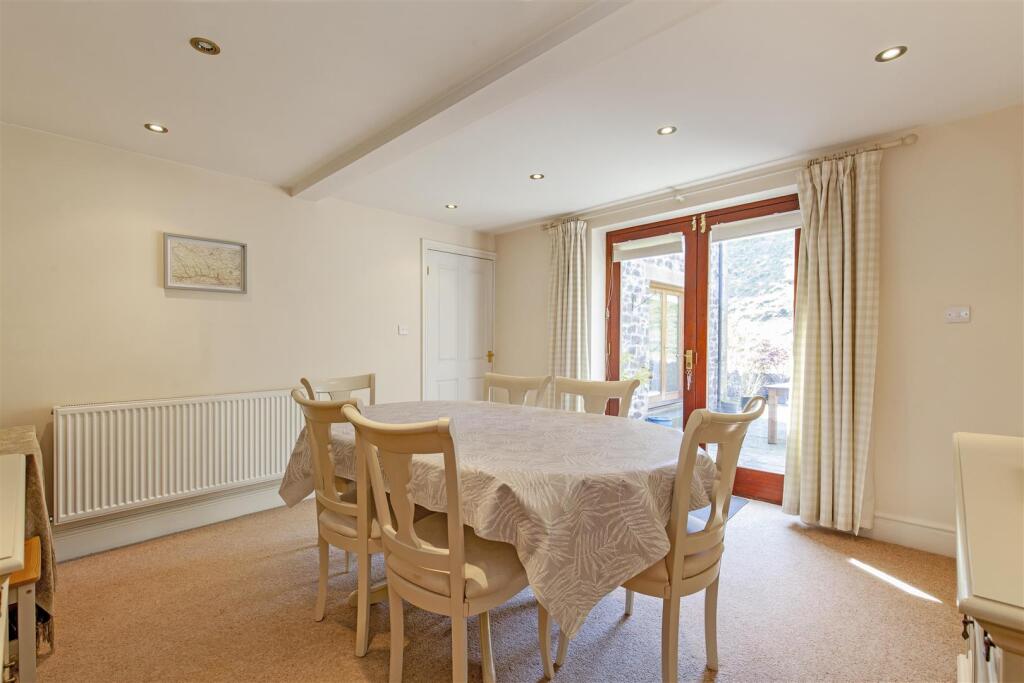 Dining Room-3.jpg