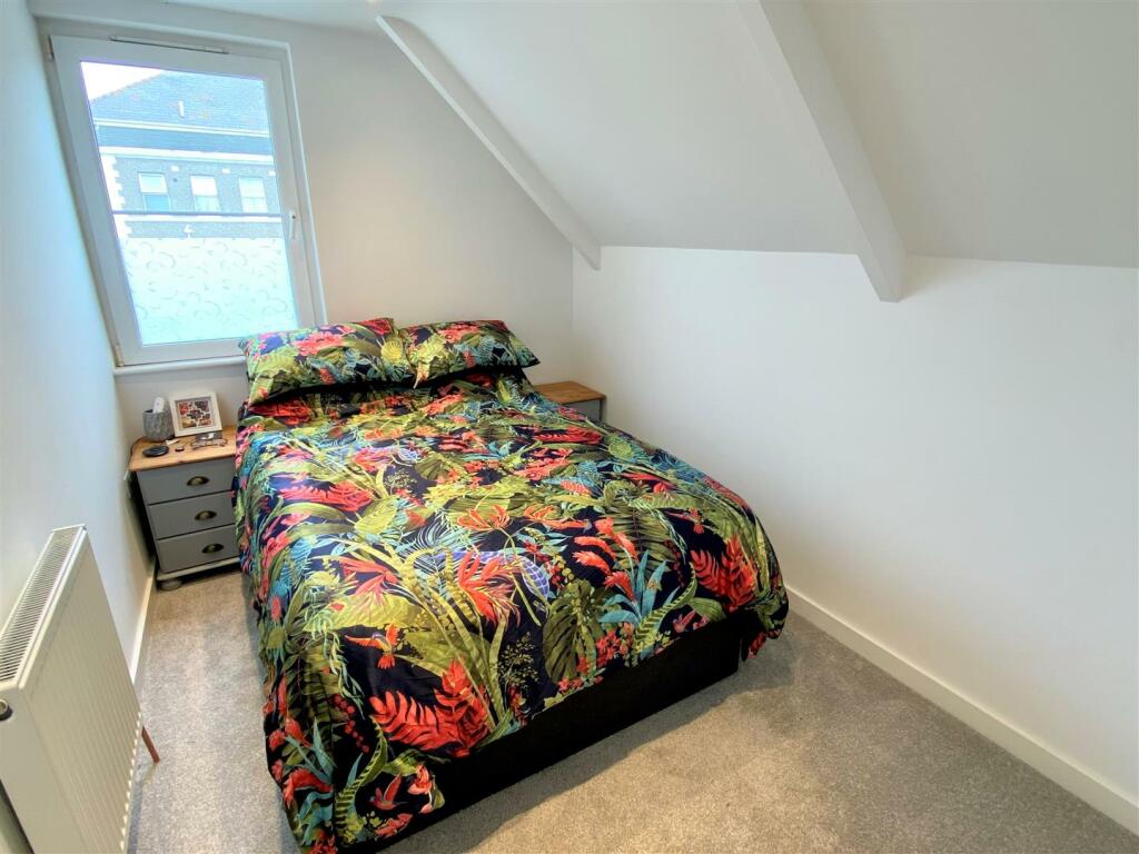 8 Oceanis Bedroom