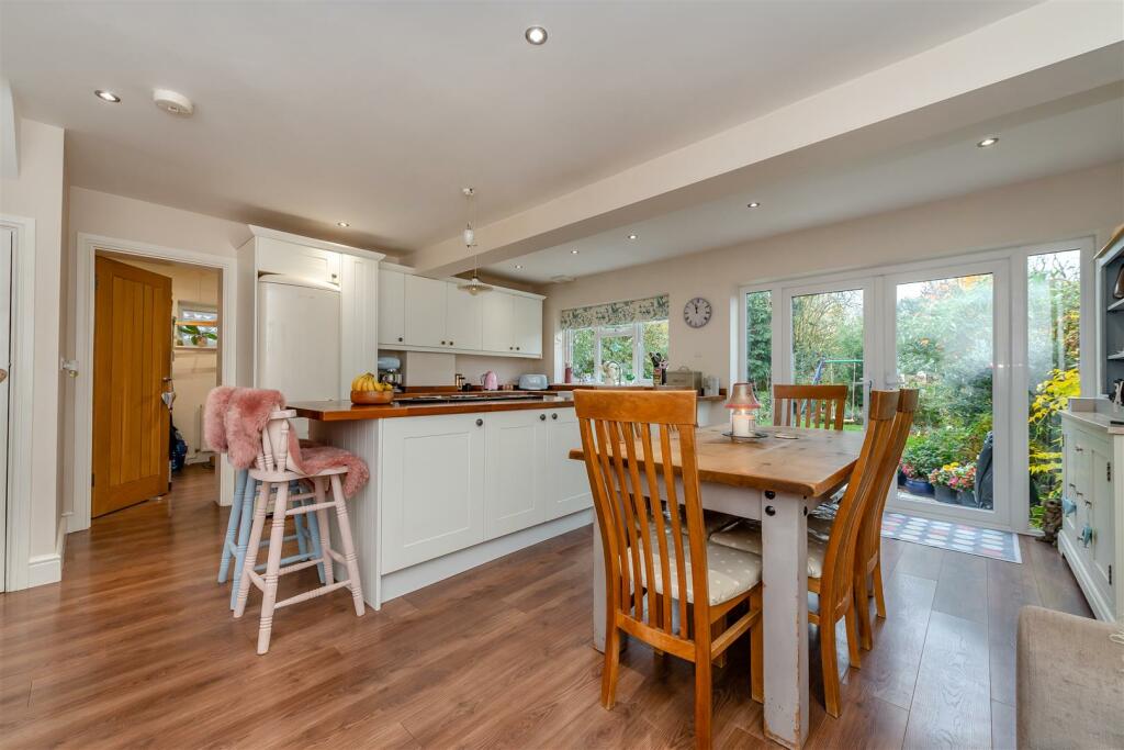 8627533-interior05.jpg