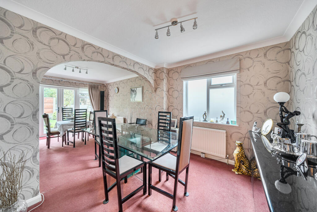 1375898-4-6911fb8...