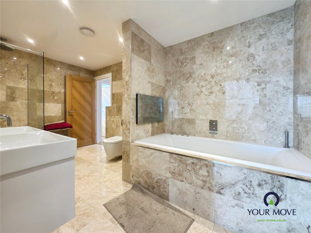 Jack &amp; Jill Ensuite