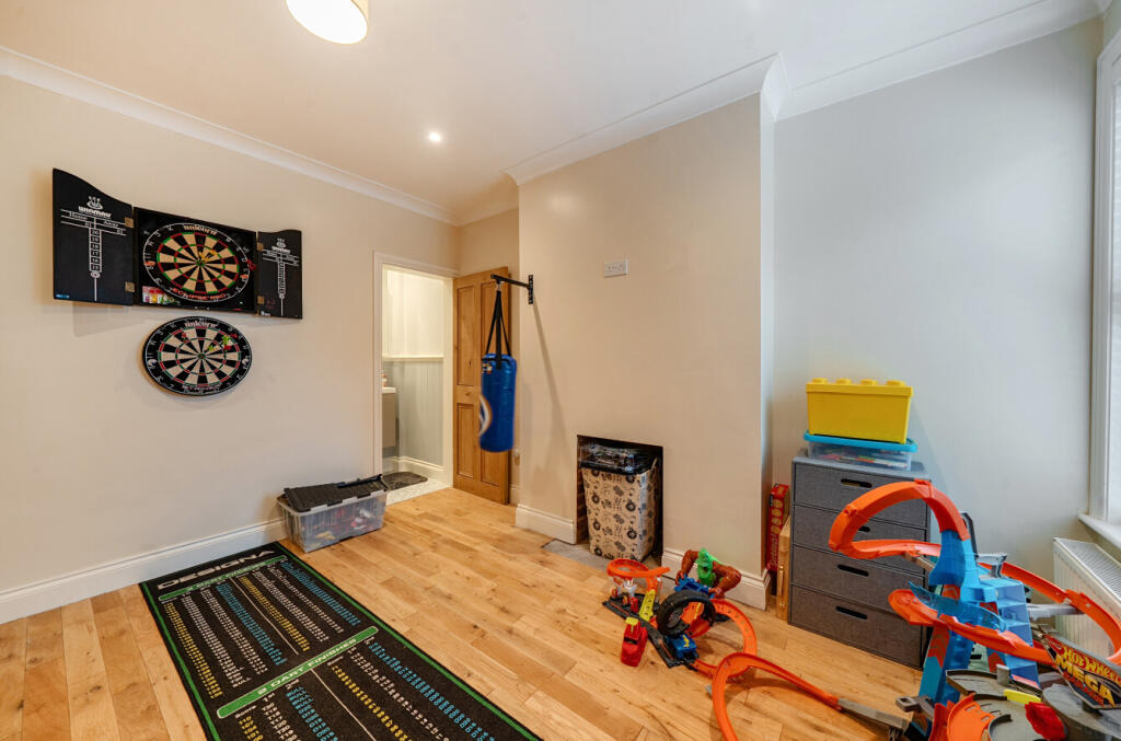 1387846-9-693c126...