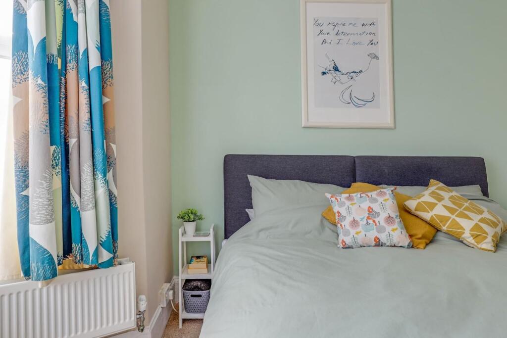 04-80c0JHPropWorld - 72 Knighton Park Road -10-med