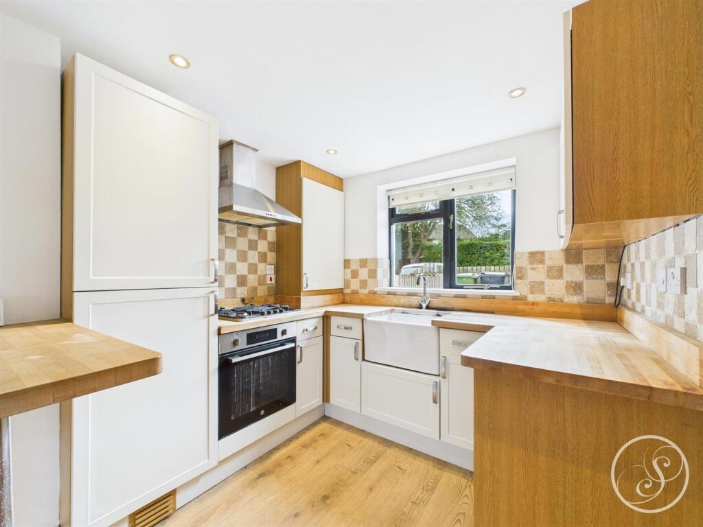 KITCHEN/LIVING SPACE