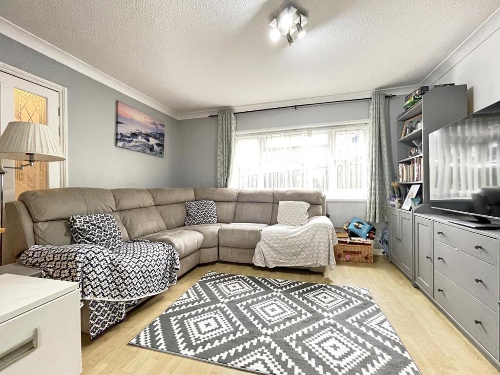 Bourne Close 24 - Lounge FRONT PAGE.jpg