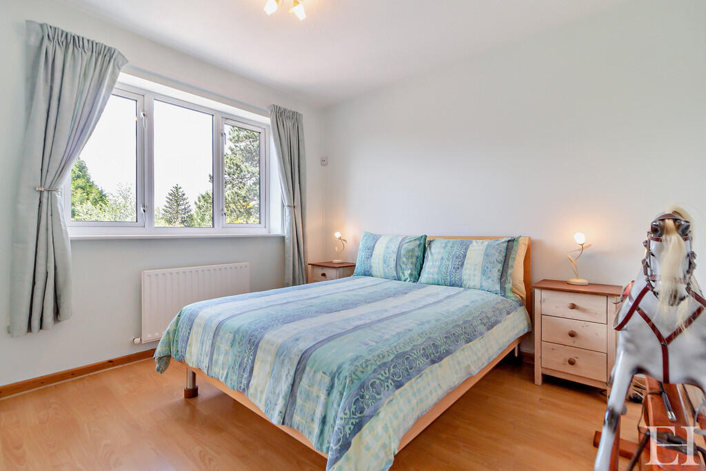 8605761-interiorW...