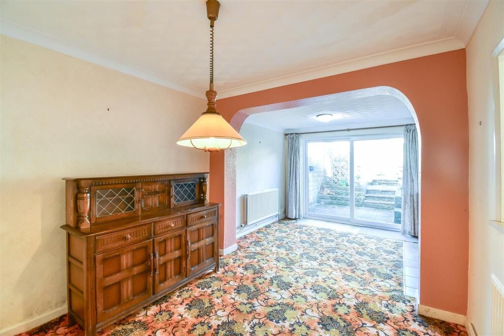 KITCHEN/DINING ROOM