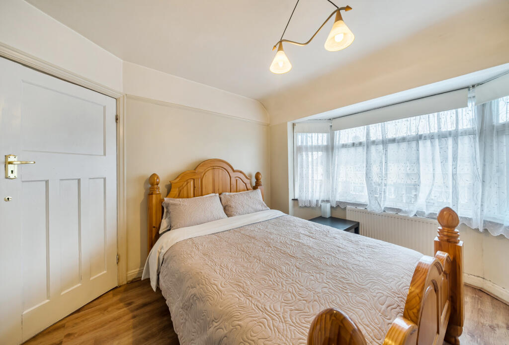 1369842-3-69021c4...