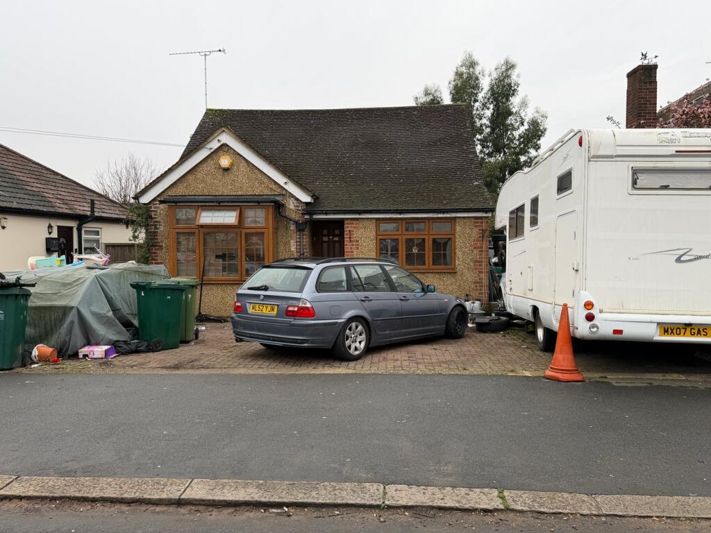 Station Crescent, Ashford, TW15