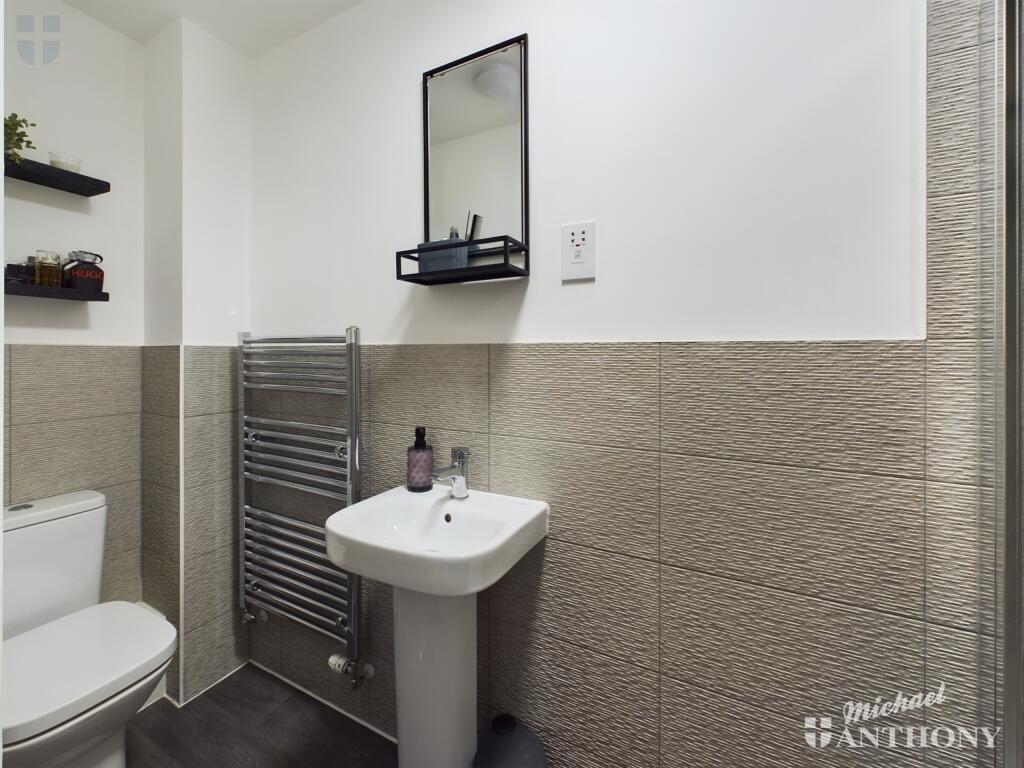 CAM03852G0-PR0195-STILL009