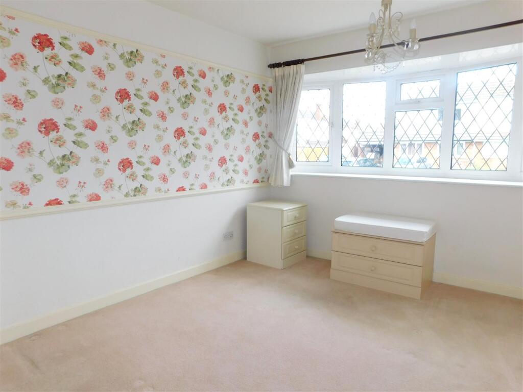 Bedroom 1.JPG