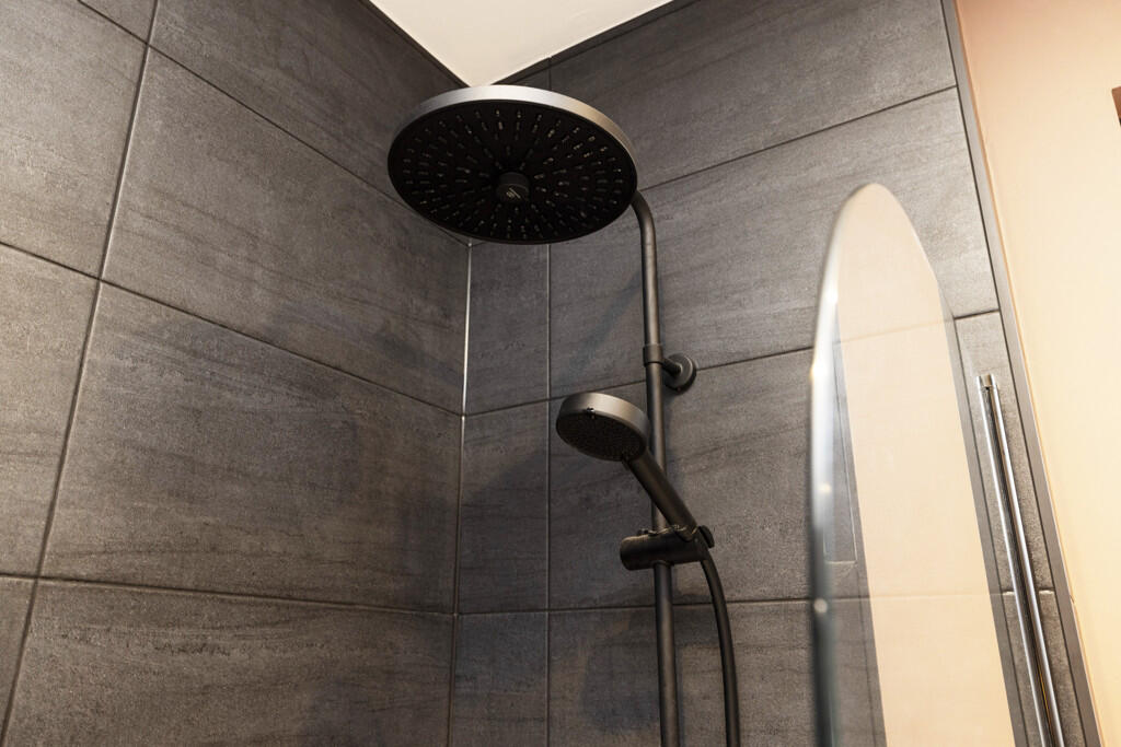 Family Bathroom - 28 Cadogan Road