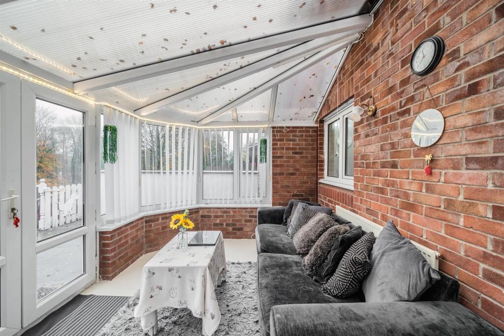 Bryn Milwr, Hollybush, Cwmbran