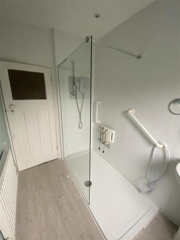 Shower room: