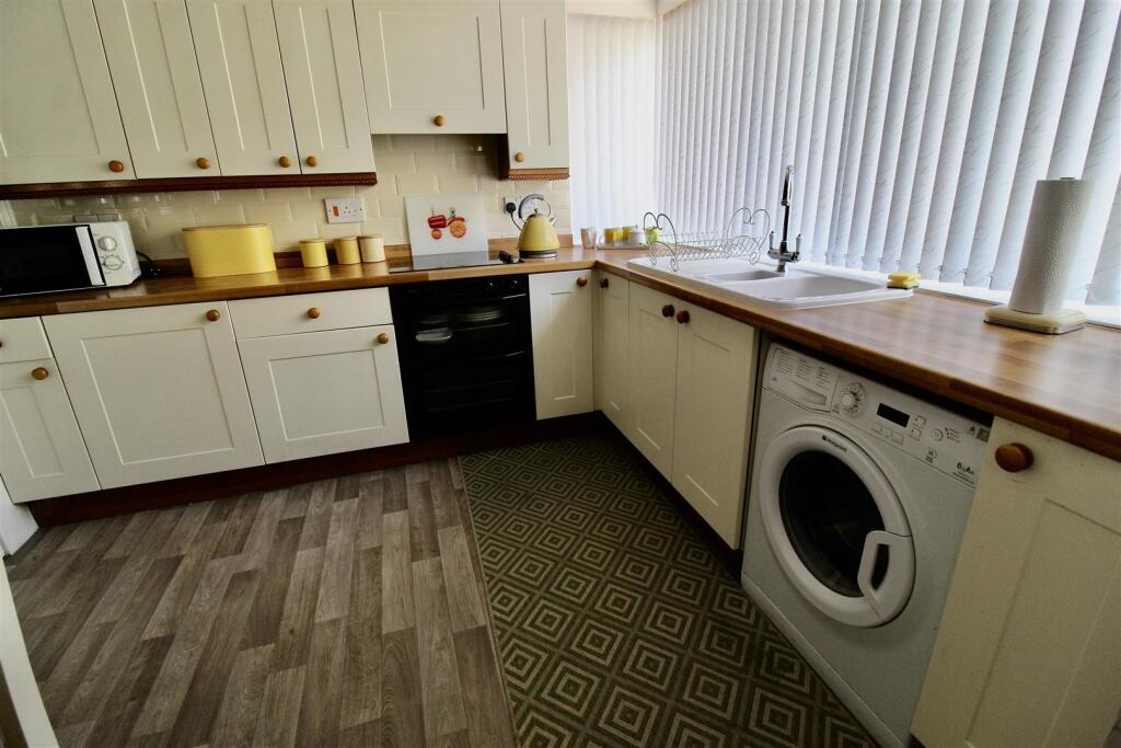 L-Shaped Kitchen/Dining Room