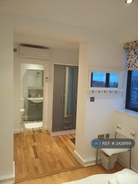 Main Bedroom (Climate Control)