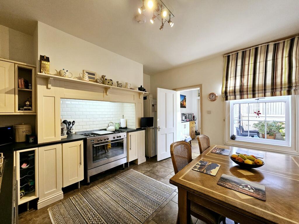 9989c87c-9690-4228-a0a6-dc0968f239ff