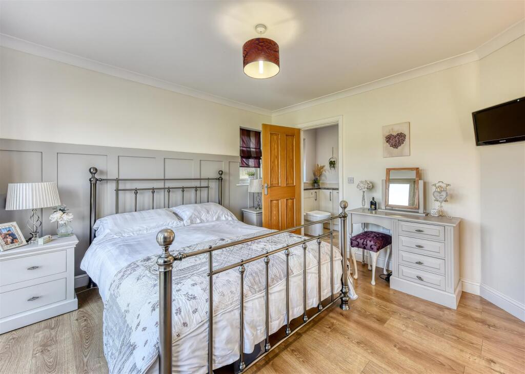 32 Post Office Road-bed1b.jpg