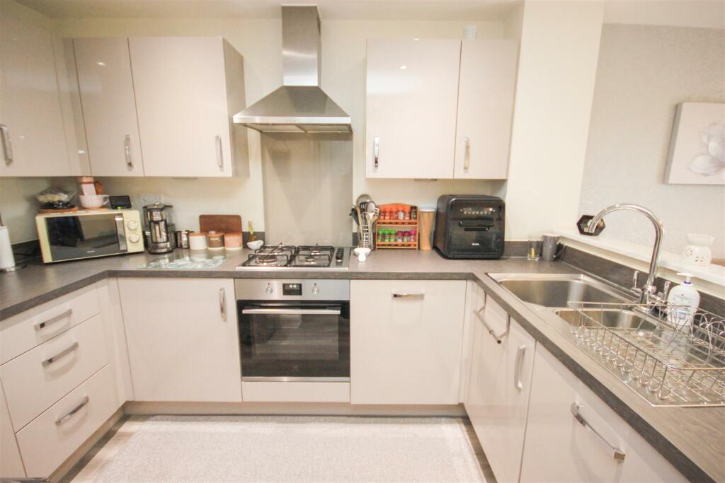 kitchen..jpg
