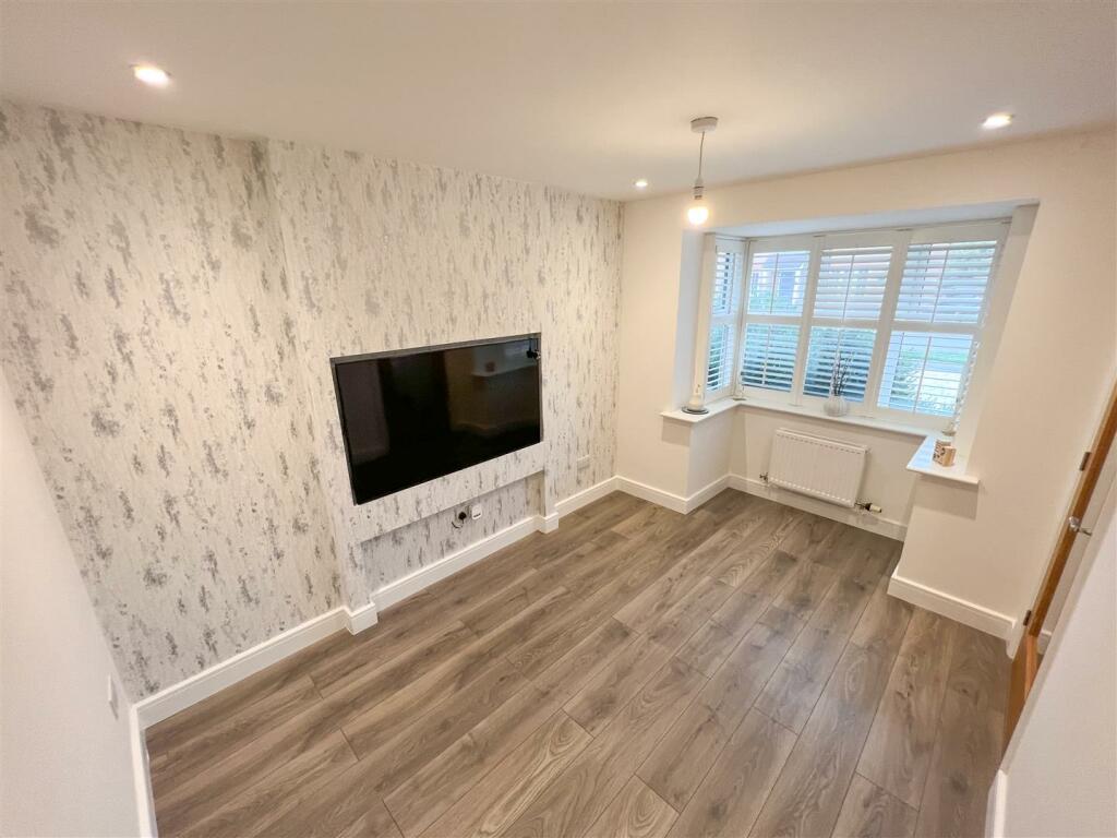 Living Room.JPG