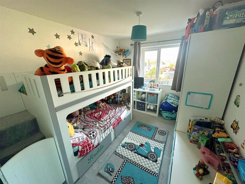 Bed 2.jpg