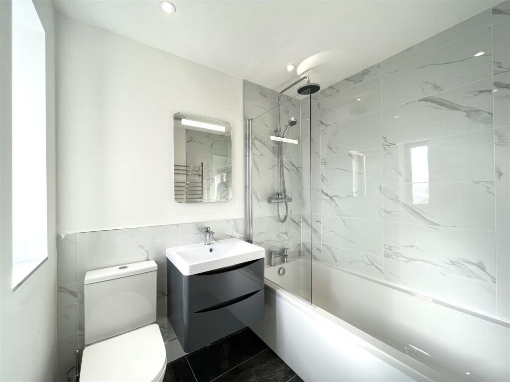 LUXURY ENSUITE BATHROOM