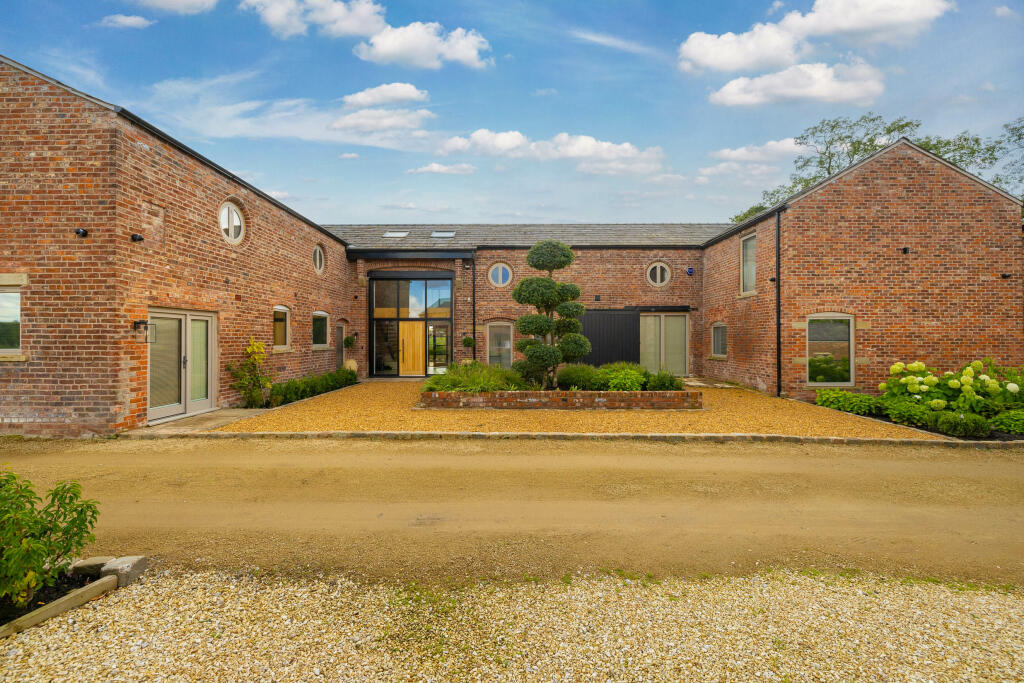 20230921-1207_Maison Haus - Blakeley Stables, Knut