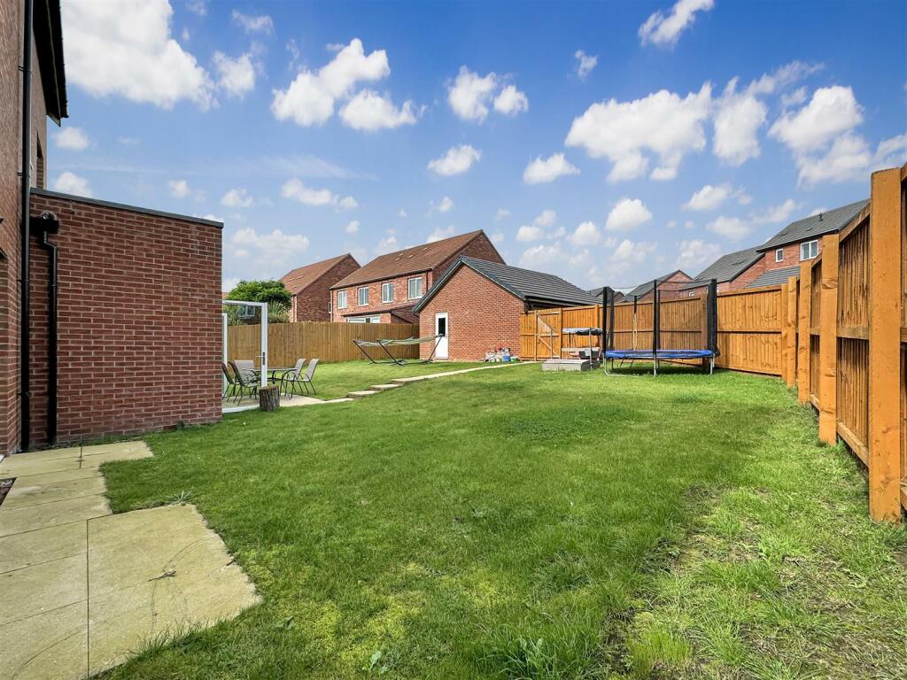 Well-Appointed Rear Garden 684