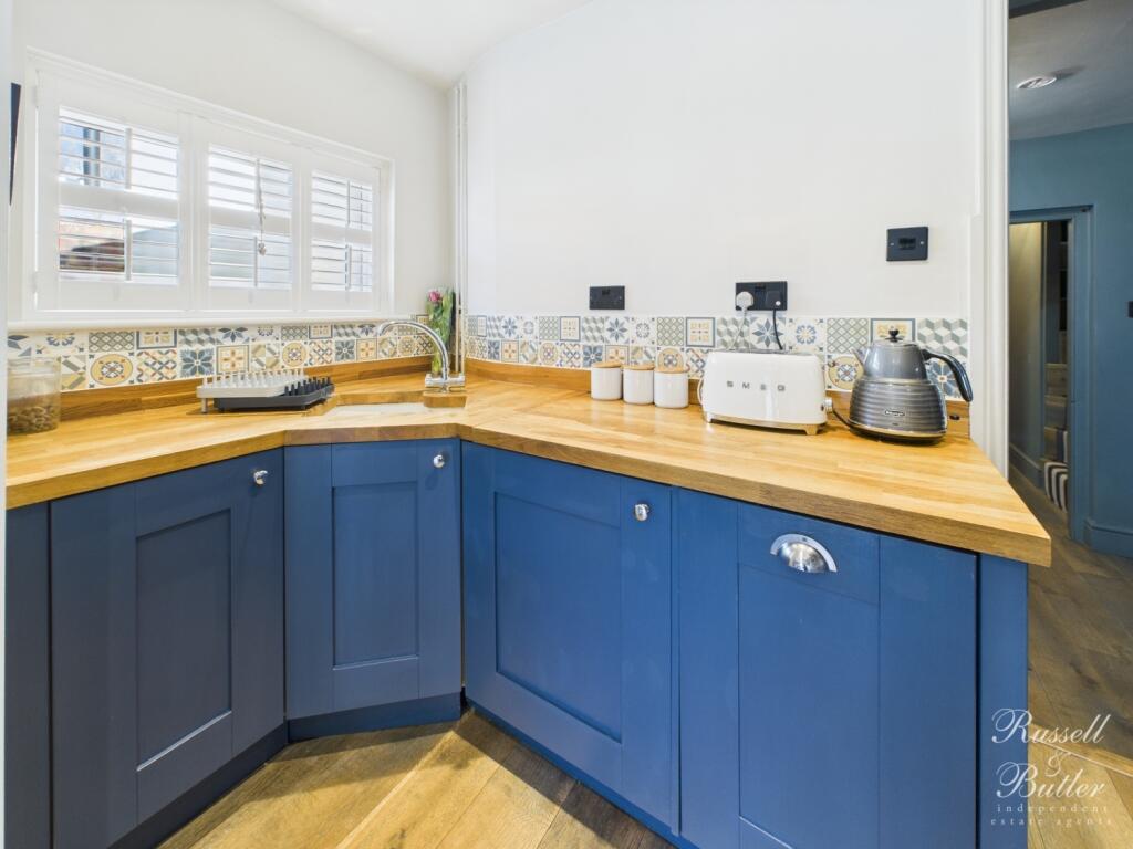 CAM01995G0-PR0284-STILL008