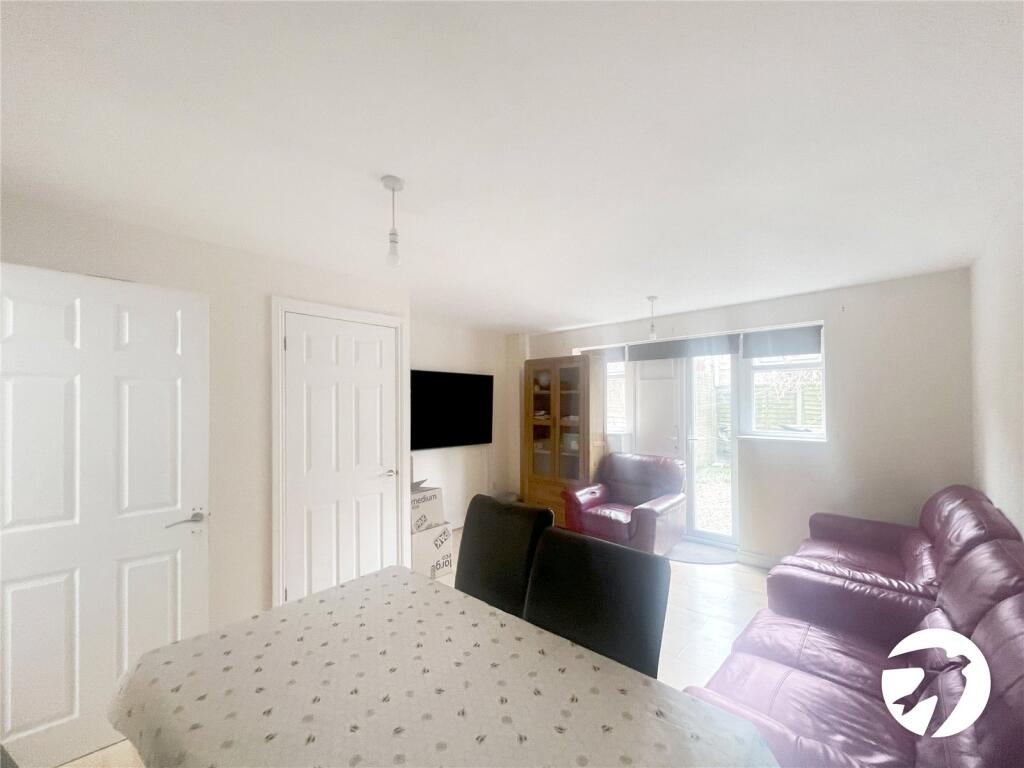 Lounge / Dining Area