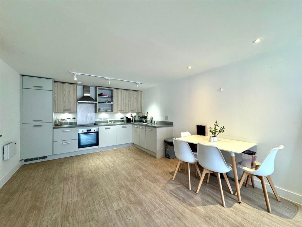 Kitchen pic 1.jpeg