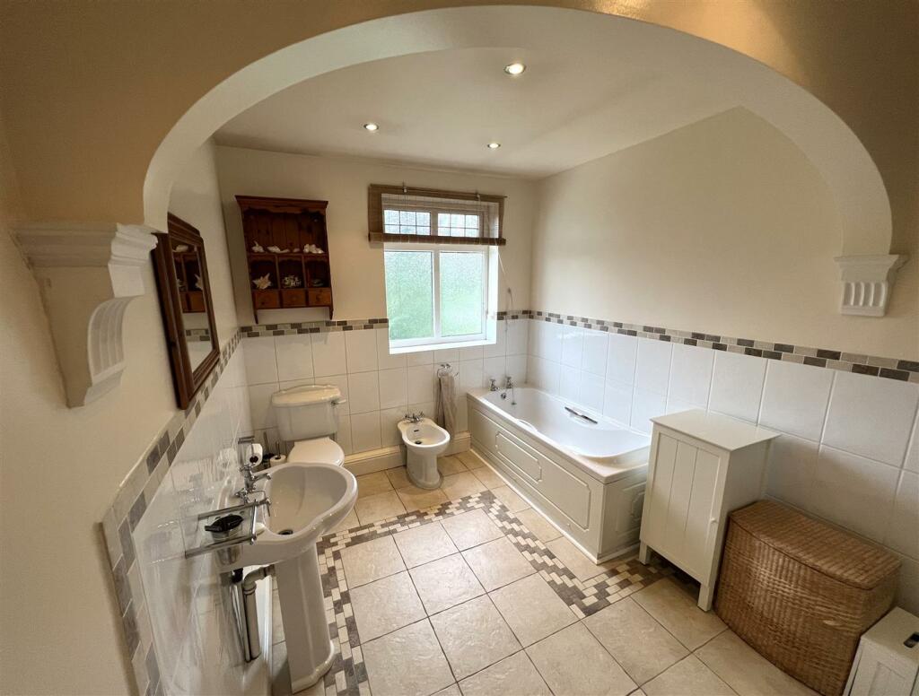 Bathroom A.JPG