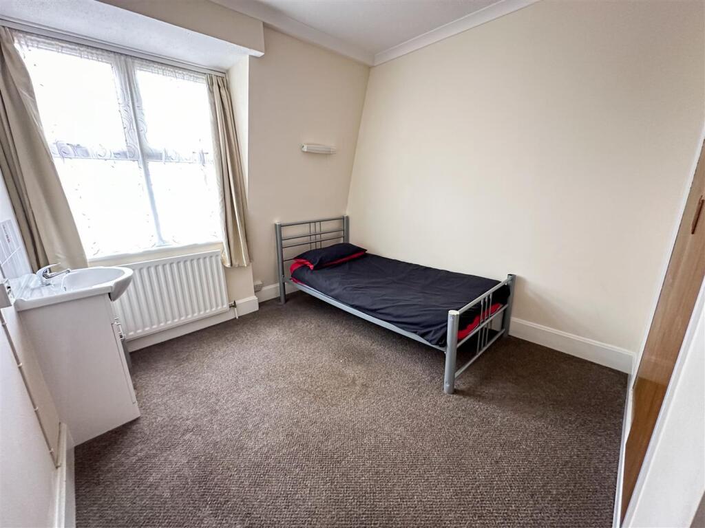 BEDROOM 16
