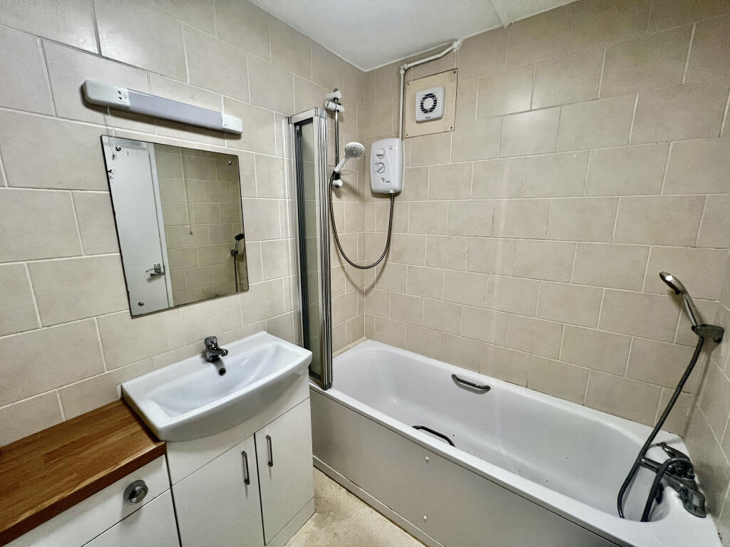 Bathroom.JPG