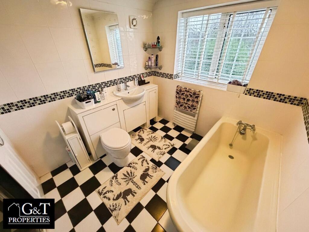 FAMILY BATHROOM