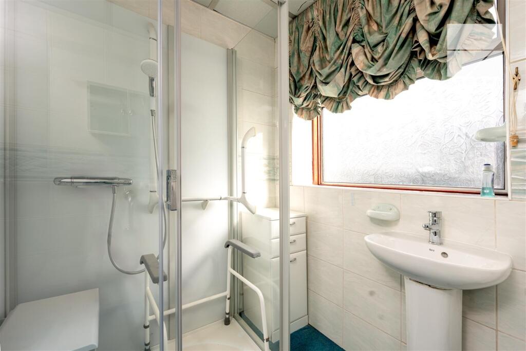 39 Beech Hall Crescent_0033.jpg