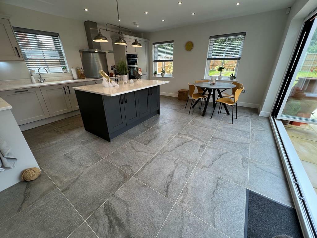 KITCHEN BREAKFAST ROOM