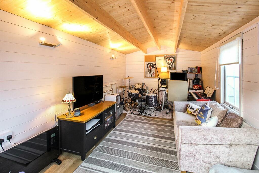 178 HIGH STREET (14).jpg