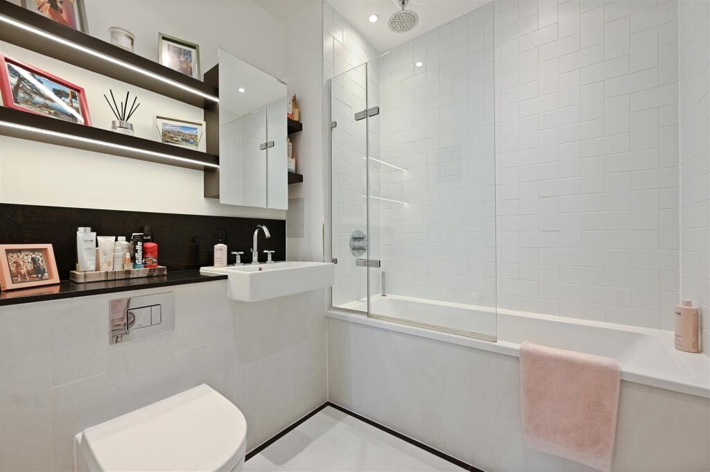 AR - Dauphine House3.JPG