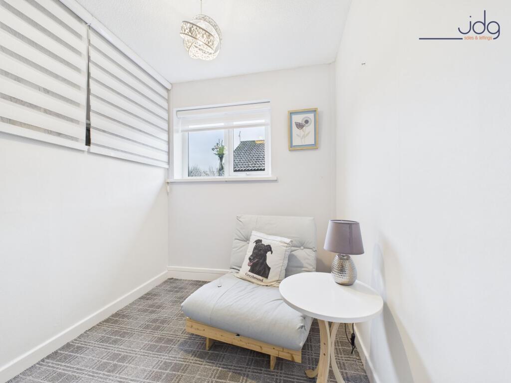 Single Bedroom with extra storage