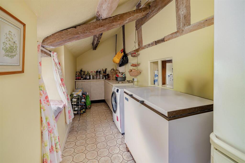 interior08.jpg