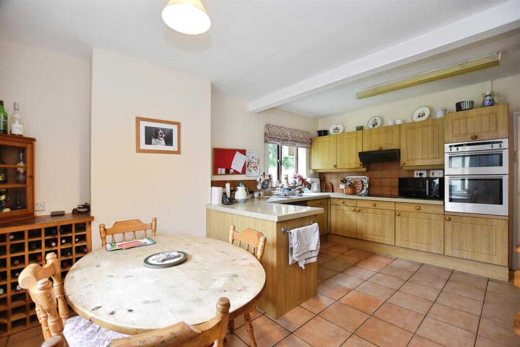 Kitchen breakfast room