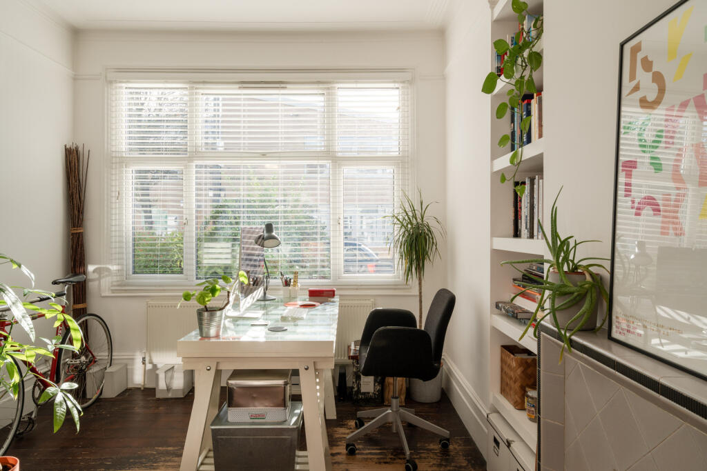 322853 - Tottenhall Road, London N13 - high res...