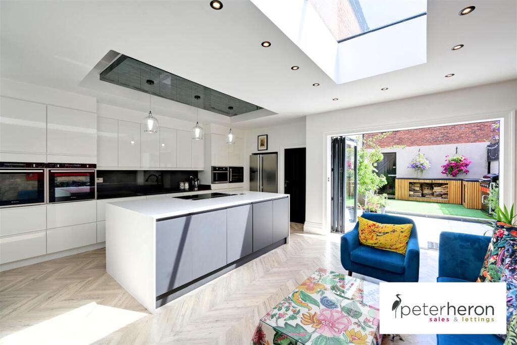 Kitchen/Diner And Family Area