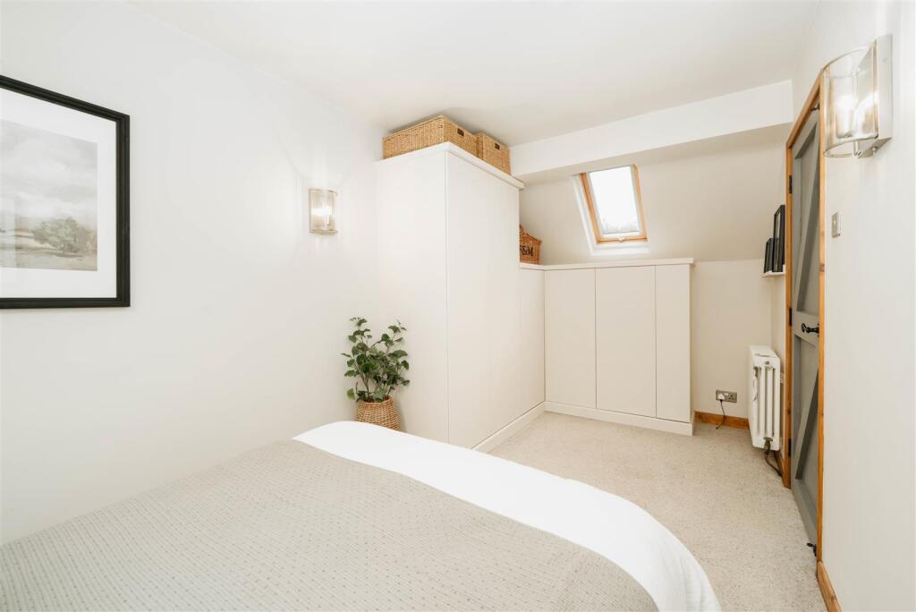 Bedroom1-3.jpg