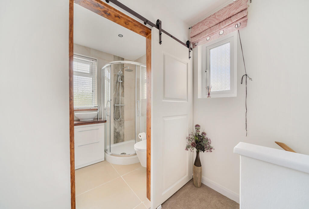 1320863-4-687e210...