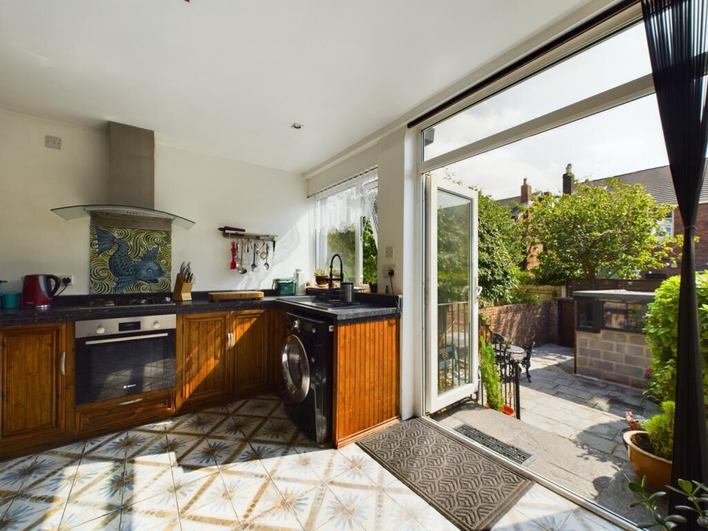 CAM02386G0-PR0085-STILL037