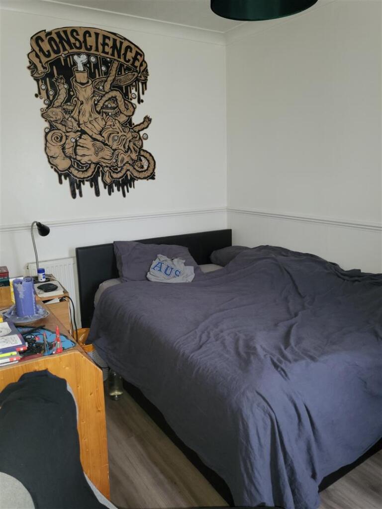 Bed 2.jpg