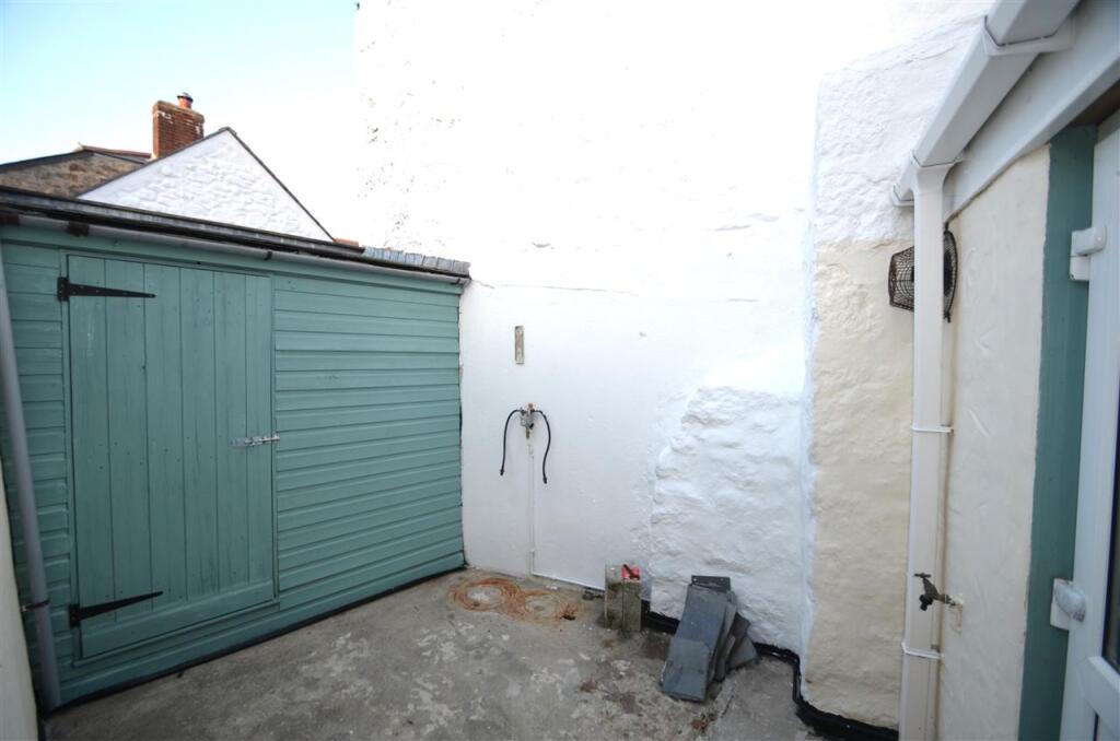 OUTBUILDING/SHED